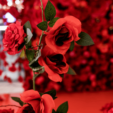 Dış Mekan Kullanımına Uygun Yapay Çiçek Seçimi