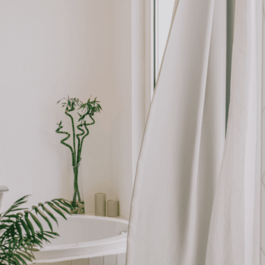 Yapay Çiçeklerle Uyumlu Vazo Seçimi Nasıl Yapılır?